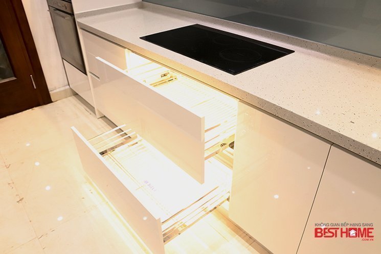 Tủ bếp gỗ Acrylic – Hoàn thiện công trình tủ bếp nhà Mrs. Tuyết – Phan Đình Phùng – Hà Nội