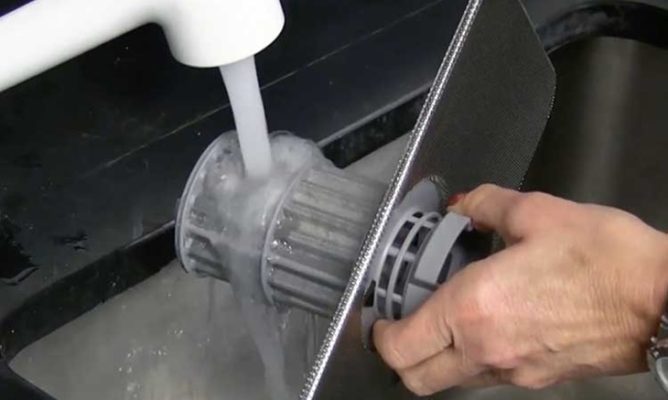 Van nước của máy rửa chén gặp trục trặc